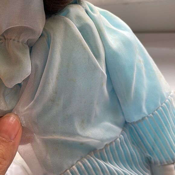 Vintage 1989 World Doll Gone With The Wind Melanie Hamilton doll on stand - Picture 7 of 7